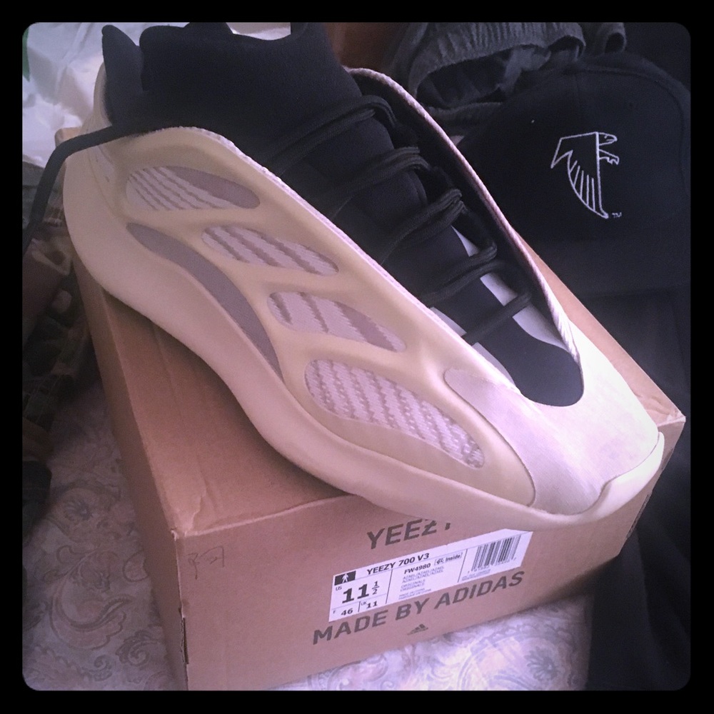Yeezy 700 v3 Azaels